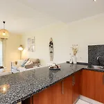 Апартаменти Charming Flat 10 Min Walk To Beach *