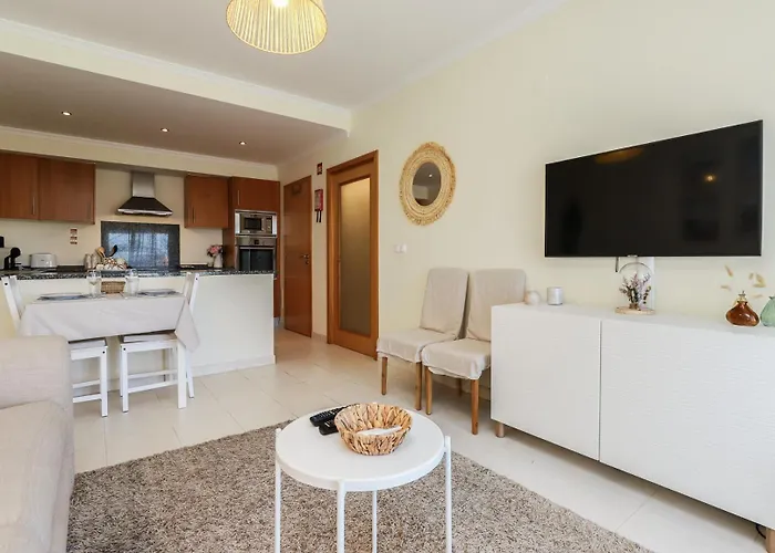 Charming Flat 10 Min Walk To Beach Apartment *