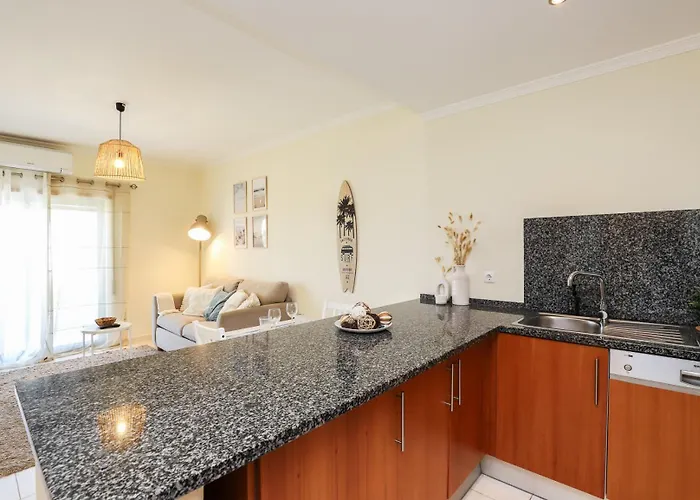 Apartment Charming Flat 10 Min Walk To Beach *