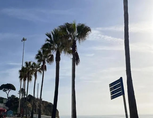 Apartment Charming Flat 10 Min Walk To Beach