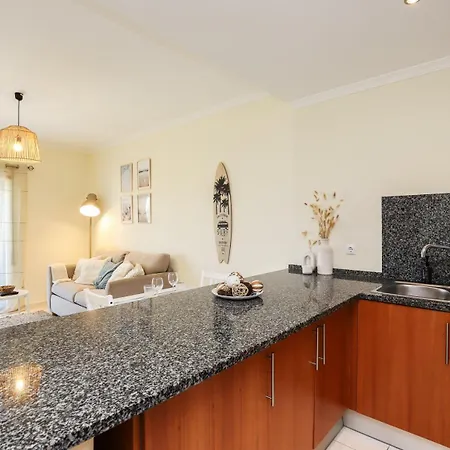 Apartment Charming Flat 10 Min Walk To Beach *