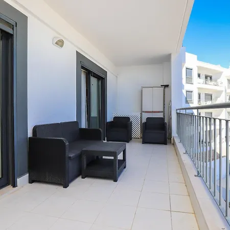 Apartment Charming Flat 10 Min Walk To Beach